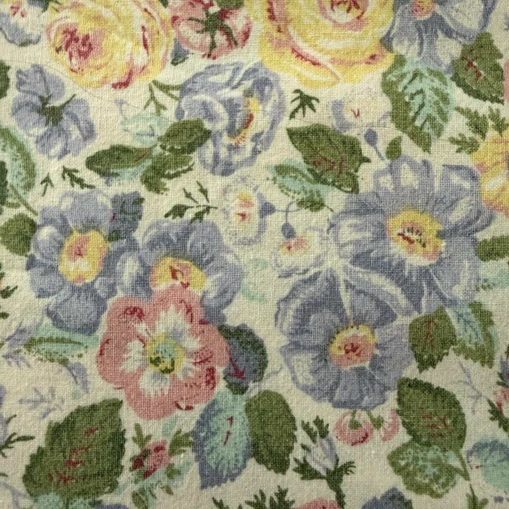 Vintage Laura Ashley Oval Tablecloth Cottagecore Floral Rose Chintz 76 x 56 - Picture 7 of 16